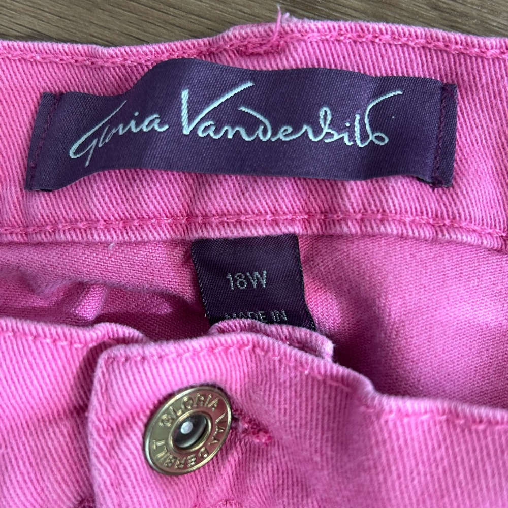 Gloria Vanderbilt Vibrant Pink Women's Bermudas - Picture 2 of 4